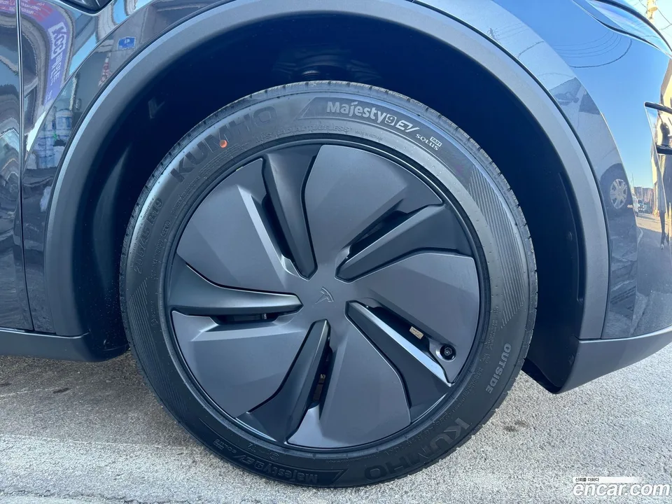 Tesla Model Y RWD 2026 — миниатюра 5
