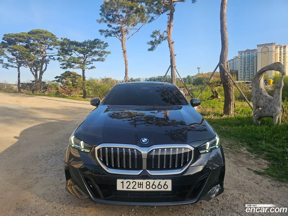 BMW 5 Series 523d M 2025 — фото 1, купить с доставкой в Москву