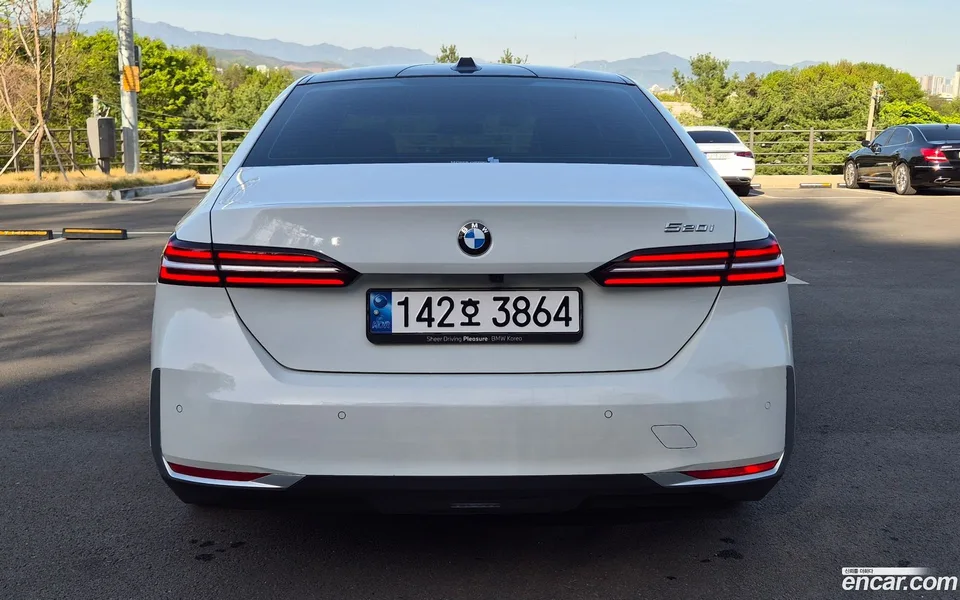 BMW 5 Series 520i 2024 — миниатюра 2