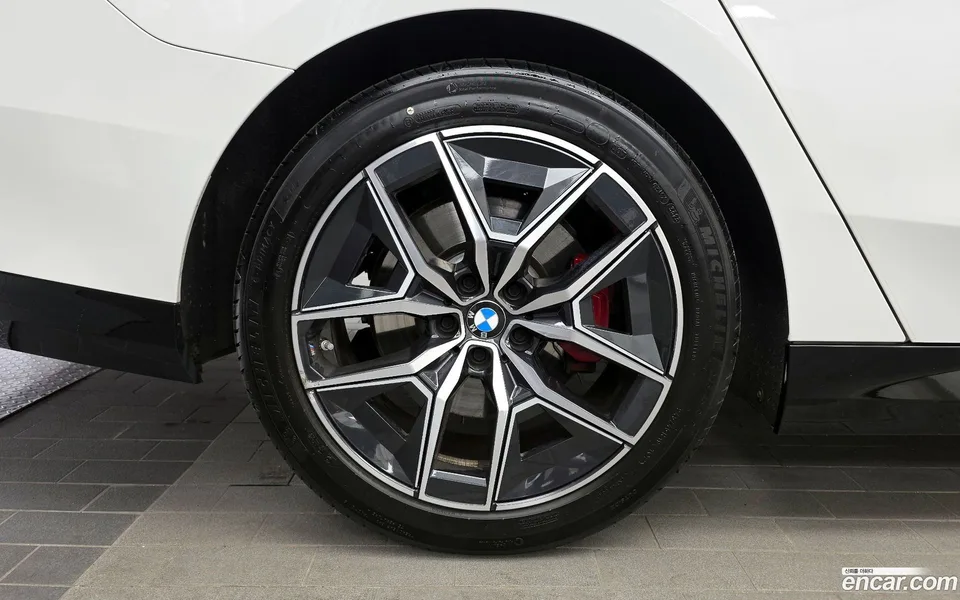 BMW 5 Series 520i 2024 — миниатюра 2