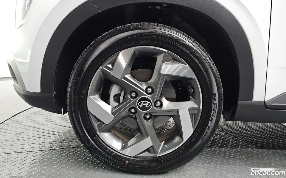 Hyundai Venue 1.6 2023 — миниатюра 2