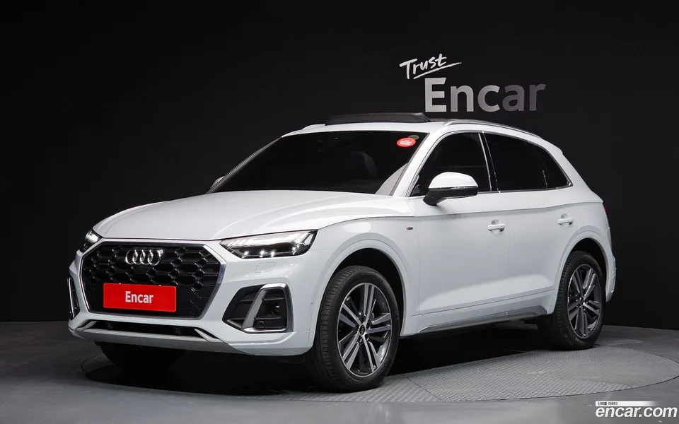 Audi Q5 45 TFSI 2022 — фото 1, купить с доставкой в Москву