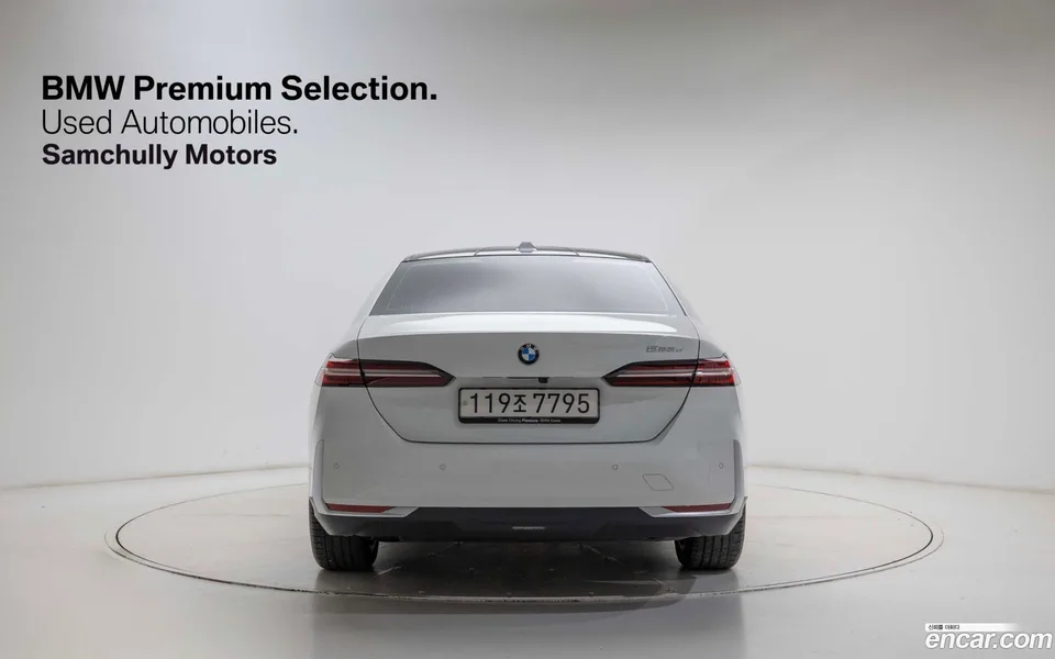 BMW 5 Series 523d 2025 — миниатюра 3