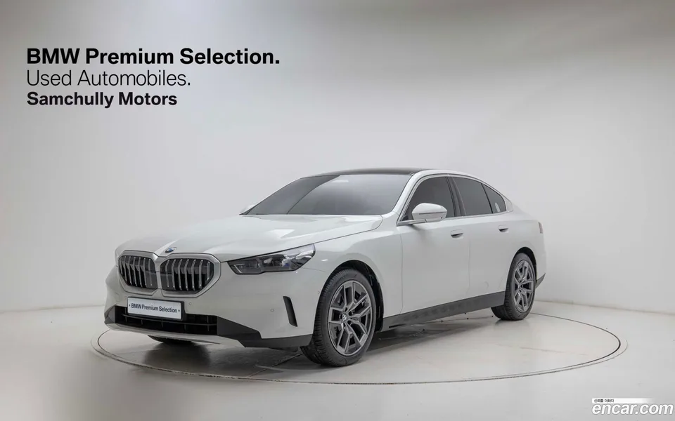 BMW 5 Series 523d 2025 — фото 1, купить с доставкой в Москву