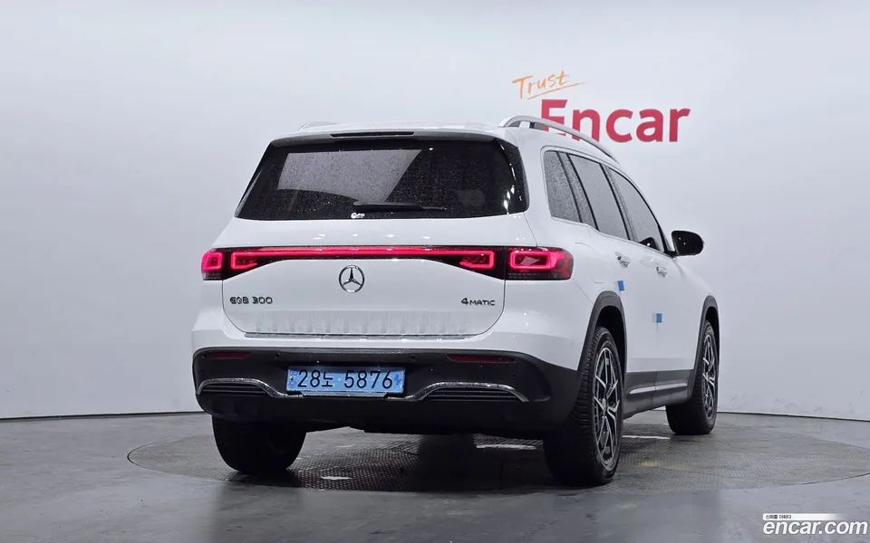 Mercedes-Benz EQB EQB300 4MATIC AMG 2023 — миниатюра 4