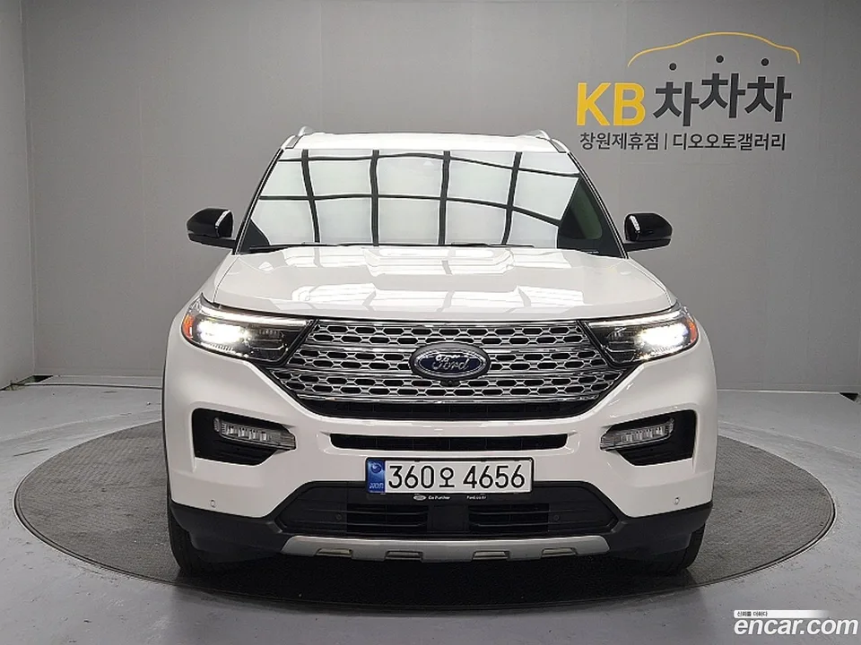 Ford Explorer 2.3 4WD 2022 — фото 1, купить с доставкой в Москву