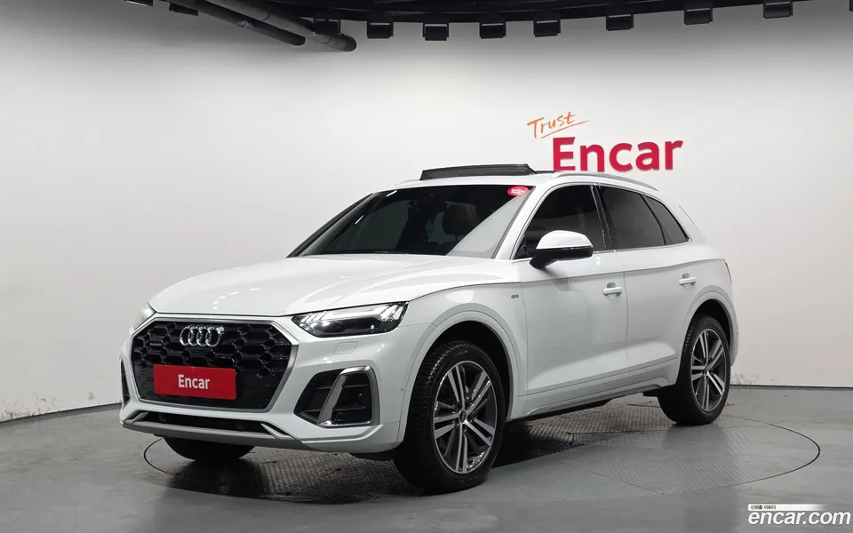 Audi Q5 45 TFSI 2022 — фото 1, купить с доставкой в Москву