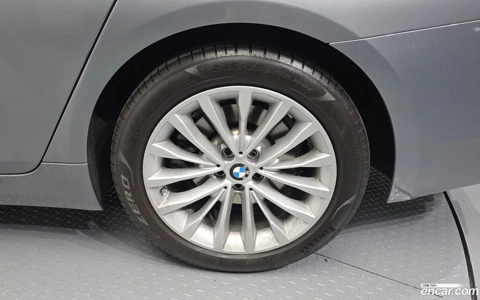 BMW 5 Series 520i 2023 — миниатюра 2