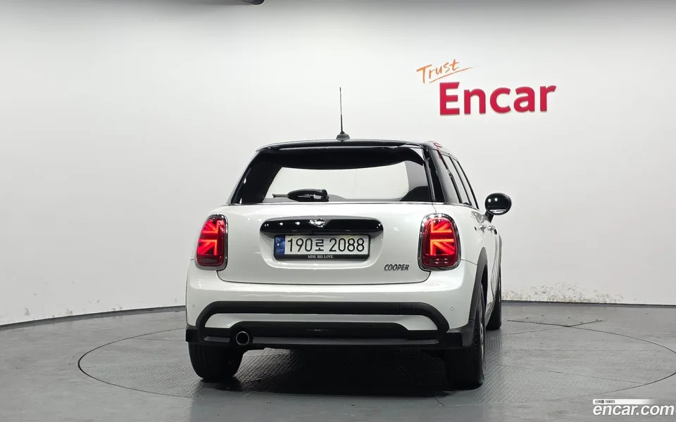 MINI Cooper 5 2023 — миниатюра 4