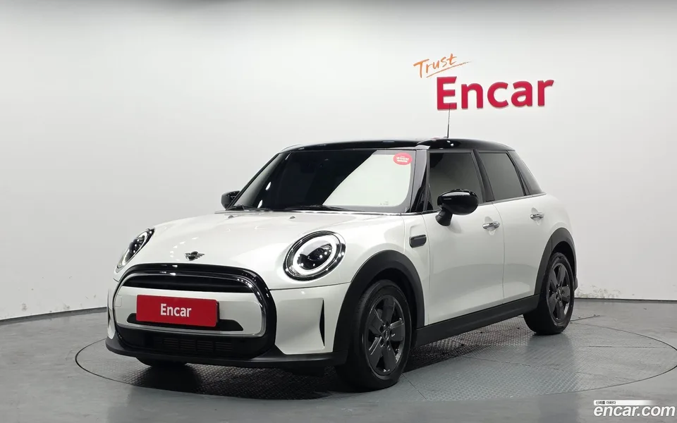 MINI Cooper 5 2023 — фото 1, купить с доставкой в Москву