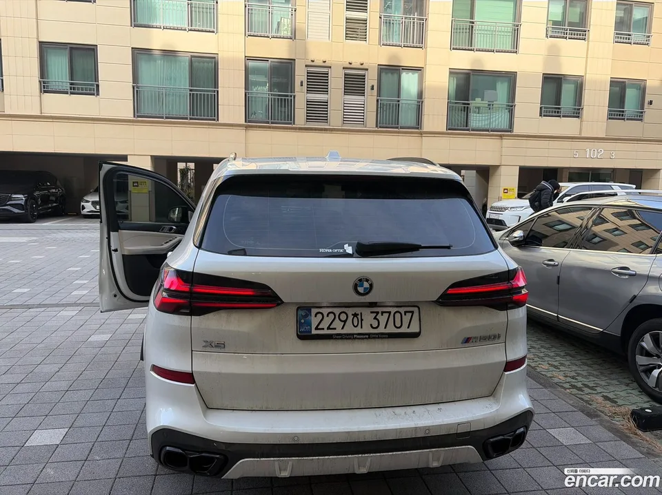 BMW X5 M60i 2025 — миниатюра 2