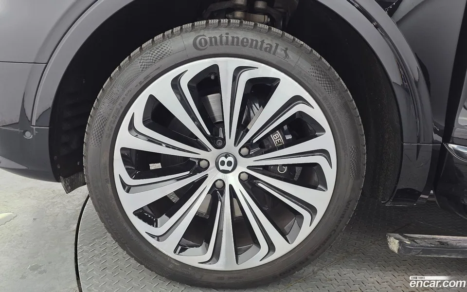 Bentley Bentayga 4.0 V8 2023 — миниатюра 2