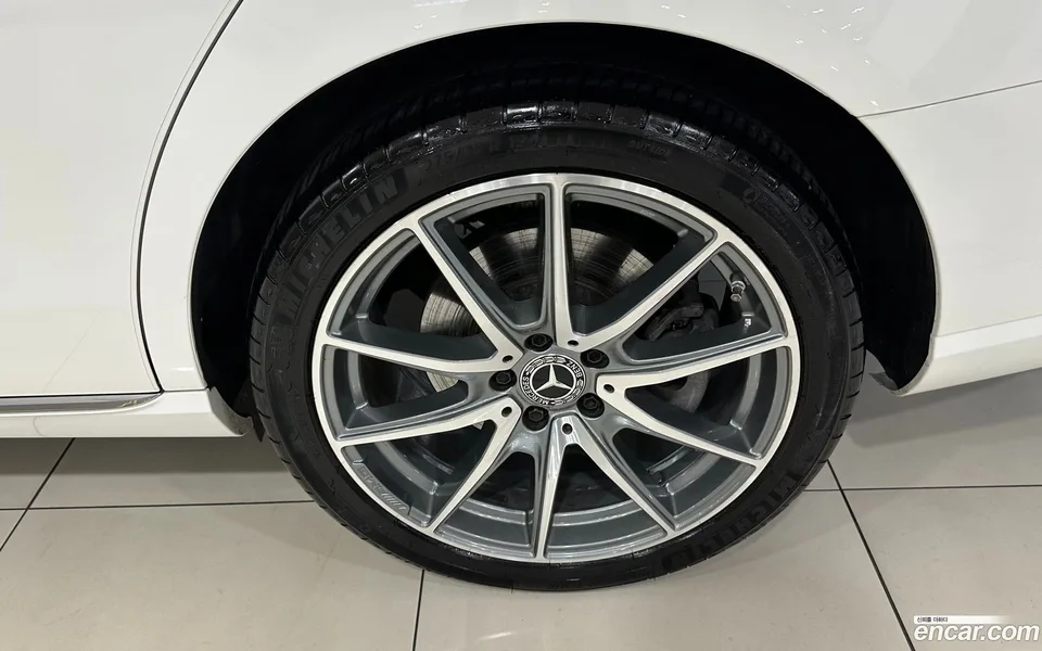 Mercedes-Benz E-Class E300e 4MATIC 2022 — миниатюра 2