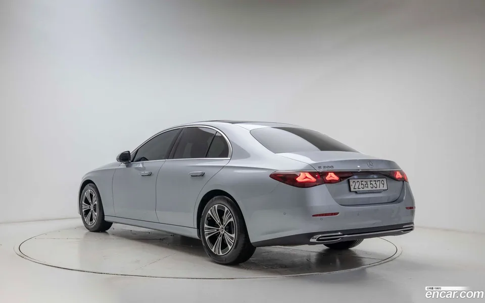 Mercedes-Benz E-Class E200 2025 — миниатюра 2
