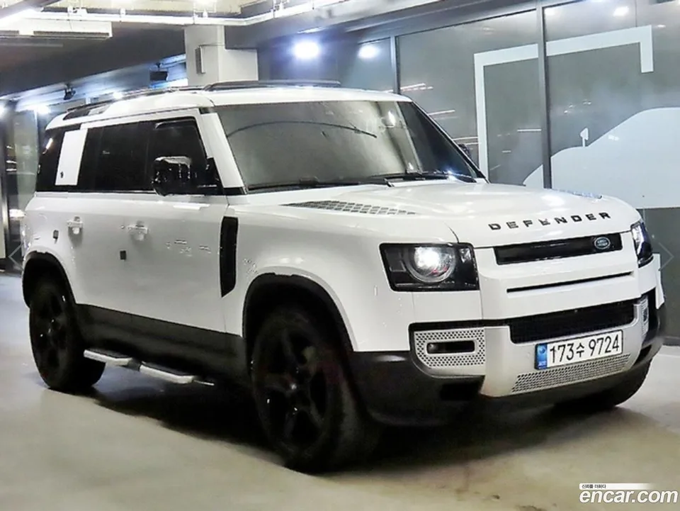 Land Rover Defender 110 D250 SE 2022 — фото 1, купить с доставкой в Москву