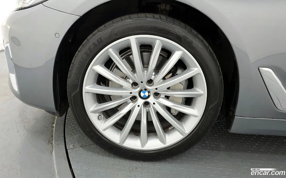 BMW 5 Series 530i xDrive 2023 — миниатюра 2