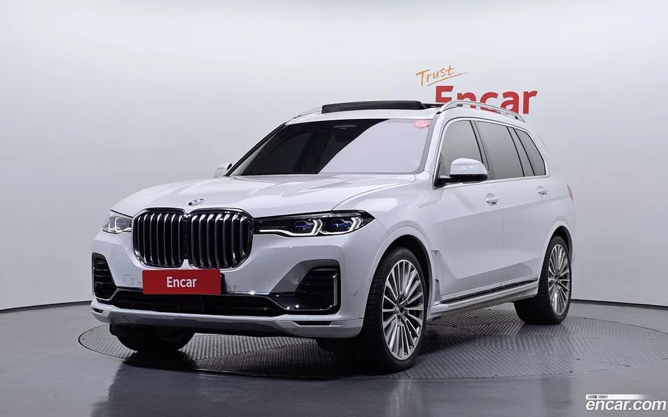BMW X7 xDrive 40d 7 2022 — фото 1, купить с доставкой в Москву