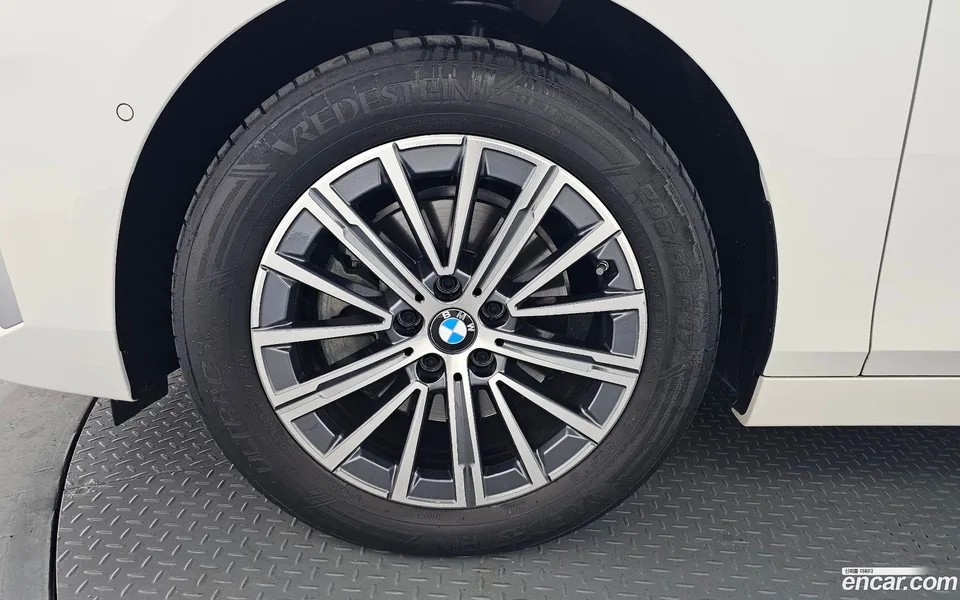 BMW 2 Series Active Tourer 220i 2024 — миниатюра 2