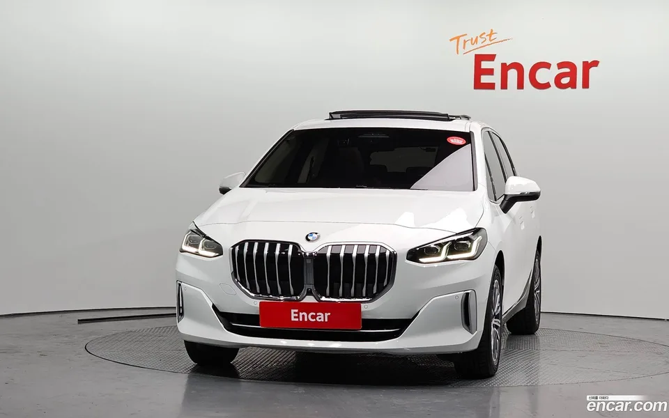 BMW 2 Series Active Tourer 220i 2024 — миниатюра 3