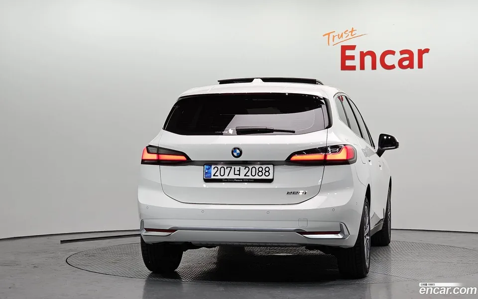 BMW 2 Series Active Tourer 220i 2024 — миниатюра 4