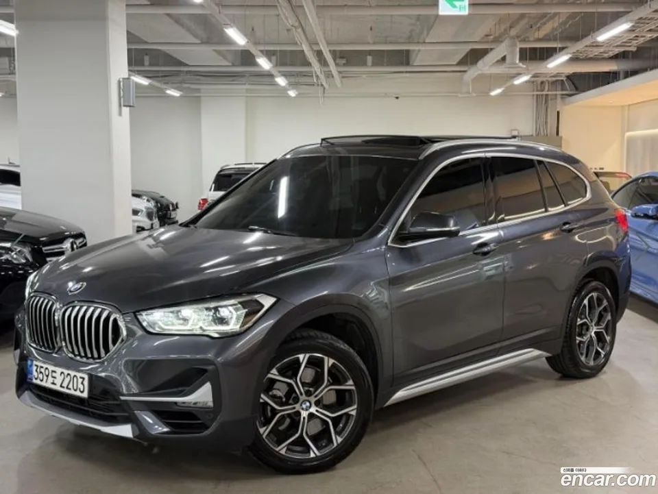 BMW X1 xDrive 20i xLine 2022 — фото 1, купить с доставкой в Москву