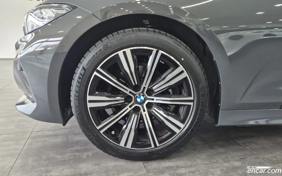 BMW 3 Series 320i 2025 — миниатюра 2