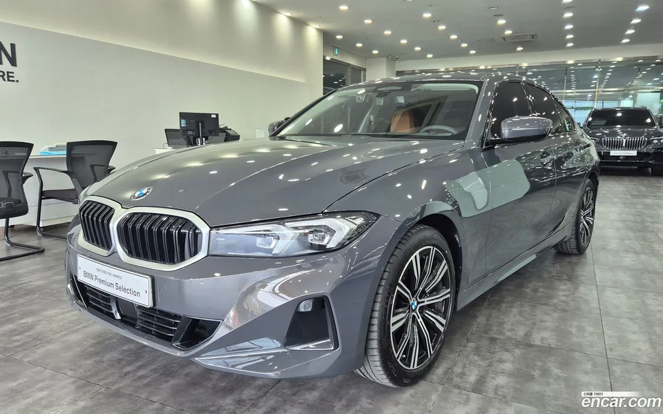 BMW 3 Series 320i 2025 — фото 1, купить с доставкой в Москву