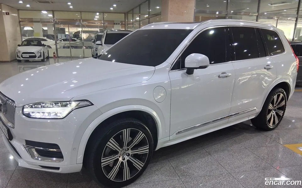 Volvo XC90 T8 2023 — фото 1, купить с доставкой в Москву
