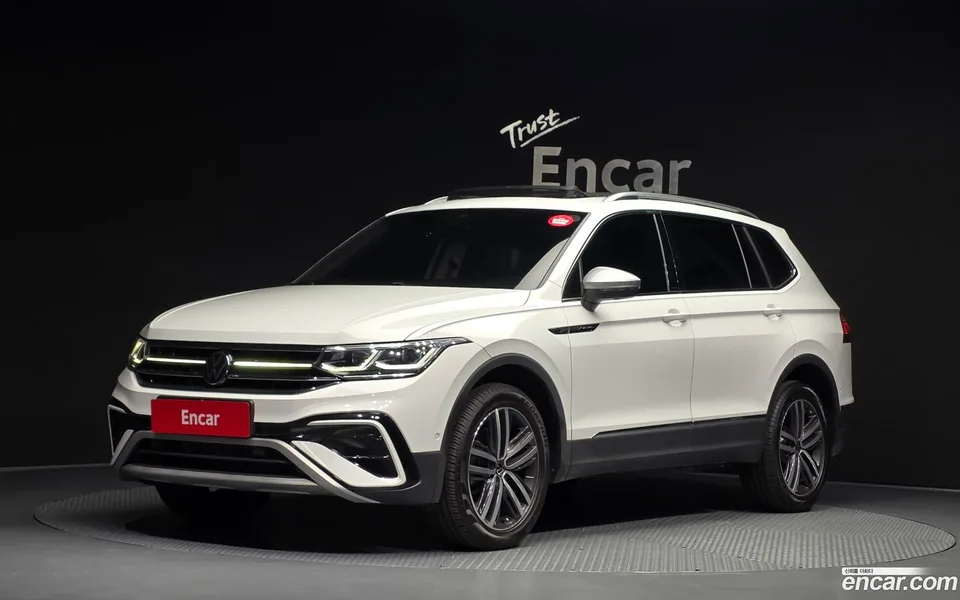 Volkswagen Tiguan Allspace 2.0 TSI 2024 — фото 1, купить с доставкой в Москву