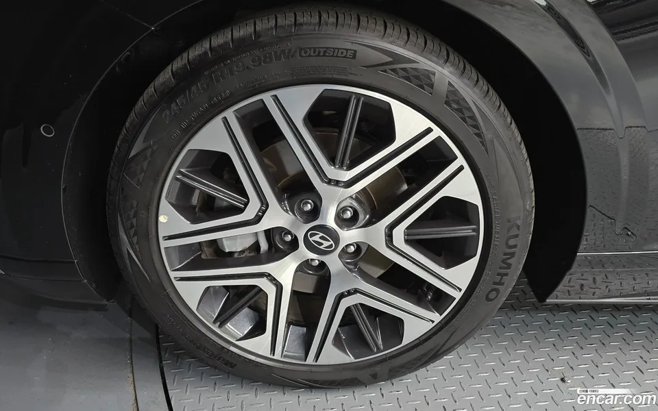 Hyundai Grandeur 2.5 2WD 2023 — миниатюра 2
