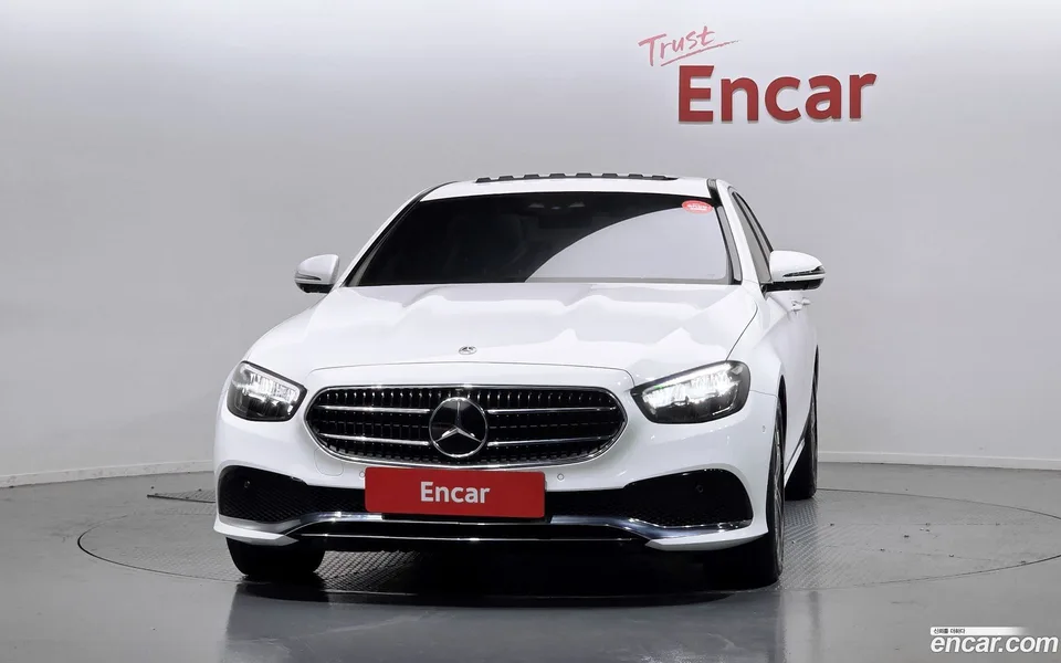 Mercedes-Benz E-Class E250 2023 — thumbnail 3