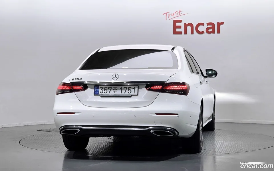 Mercedes-Benz E-Class E250 2023 — thumbnail 4