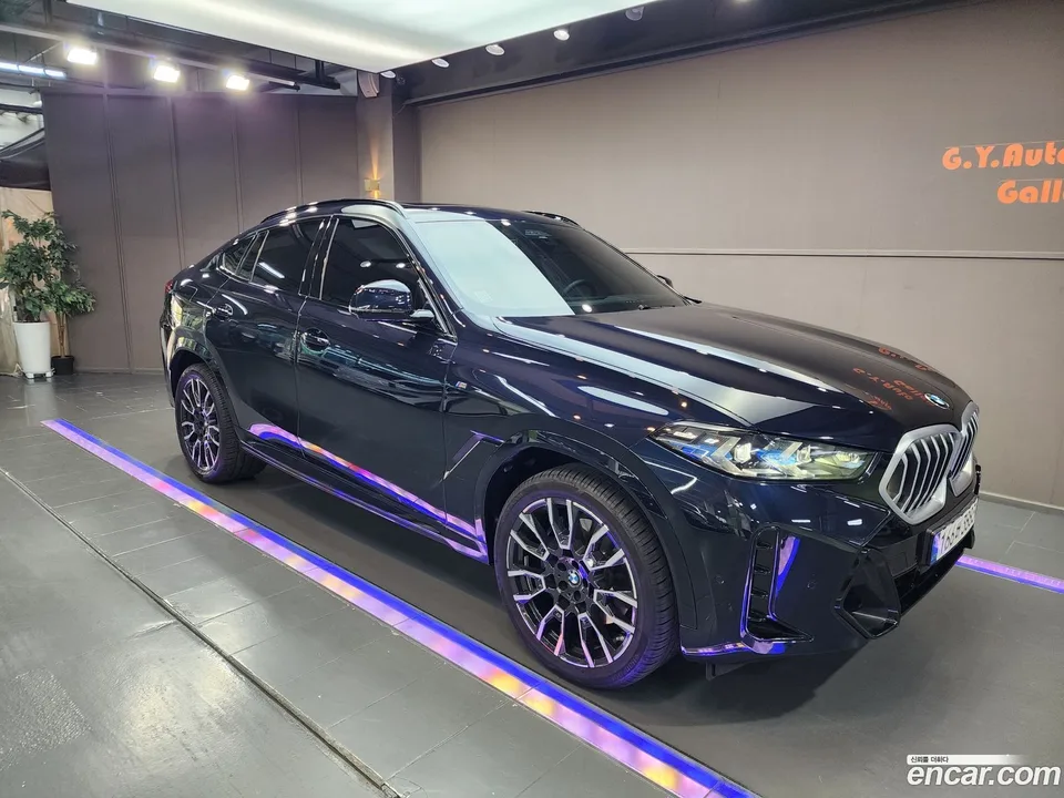 BMW X6 xDrive40i M 2023 — фото 1, купить с доставкой в Москву
