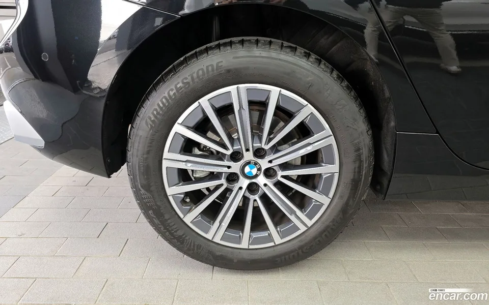 BMW 2 Series Active Tourer 220i 2024 — миниатюра 2