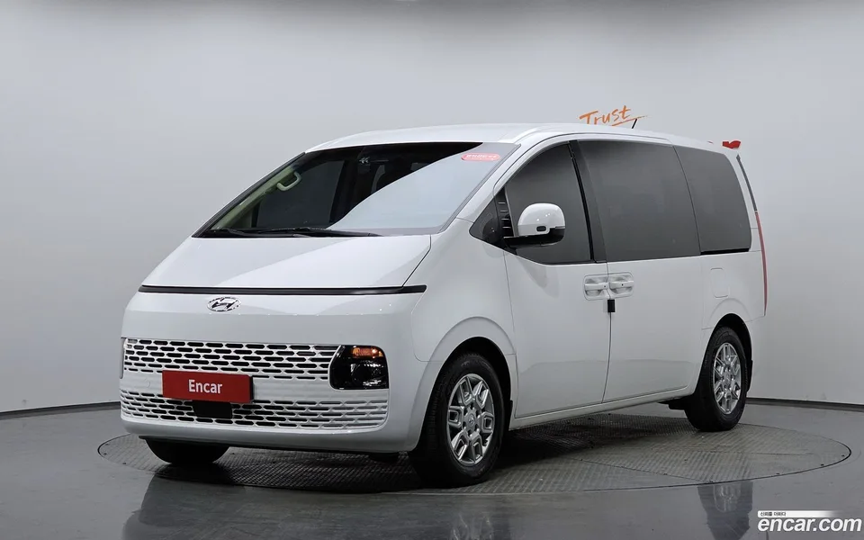 Hyundai Staria 11 2023 — фото 1, купить с доставкой в Москву