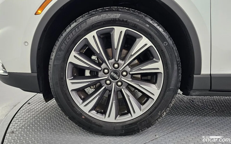 Lincoln Corsair 2.0 AWD 2022 — миниатюра 5