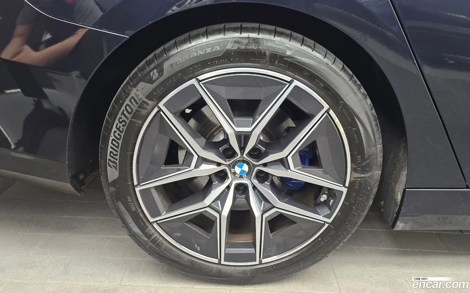 BMW 5 Series 520i M 2024 — миниатюра 2
