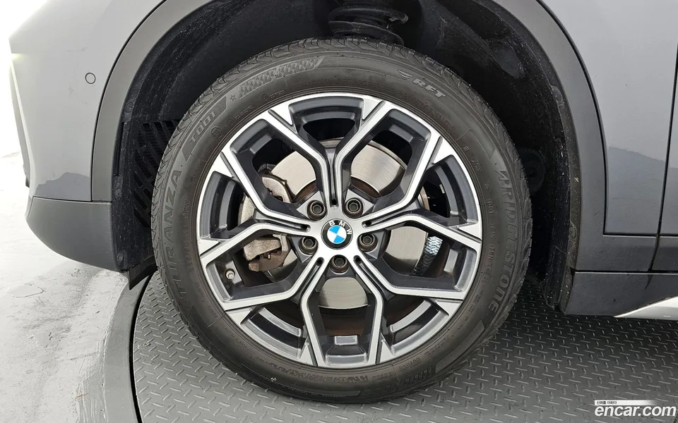 BMW X1 xDrive 20i xLine 2022 — миниатюра 5
