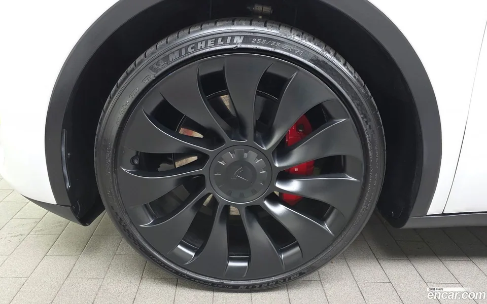 Tesla Model Y AWD 2022 — миниатюра 2