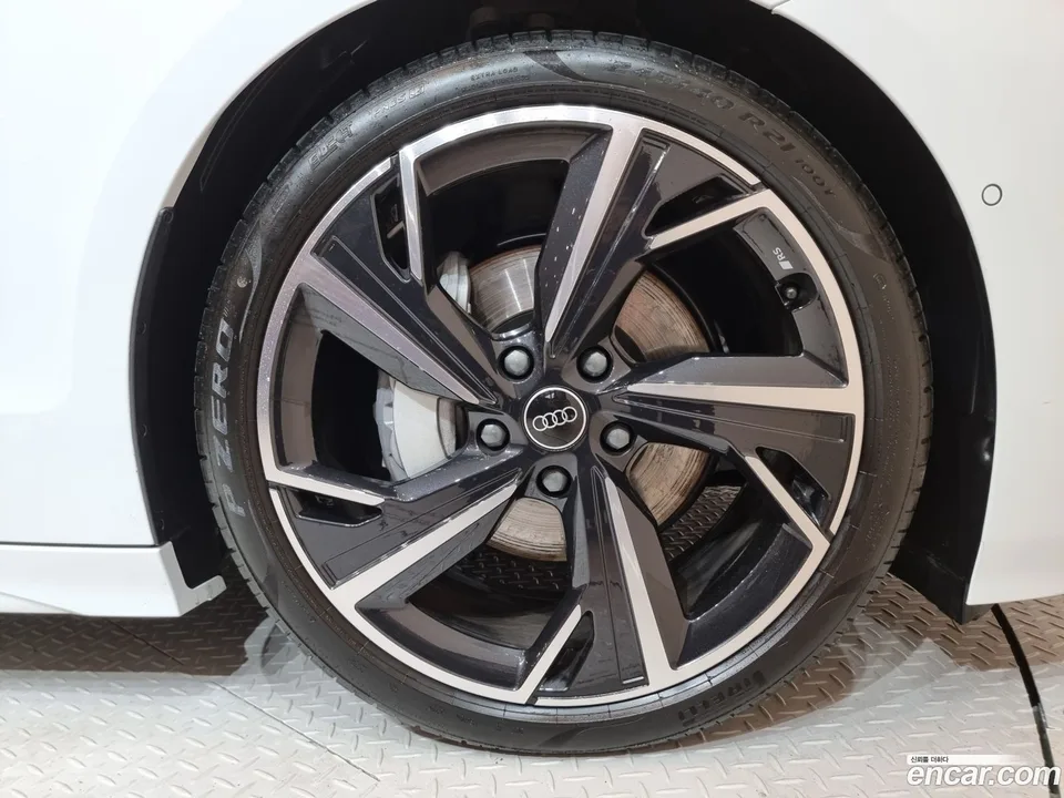 Audi A6 e- S Line 2025 — миниатюра 2