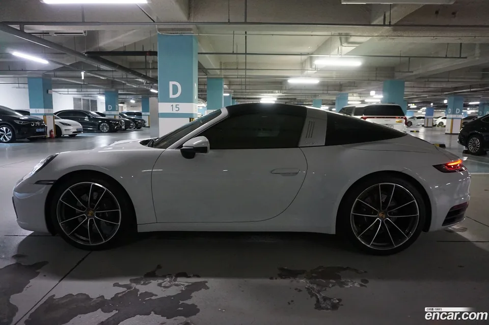 Porsche 911 (992) 4 2024 — миниатюра 3