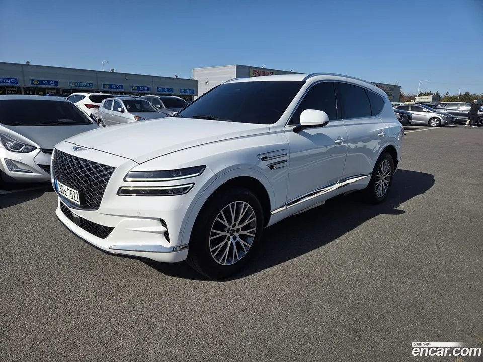 Genesis GV80 2.5T 2WD 2022 — фото 1, купить с доставкой в Москву