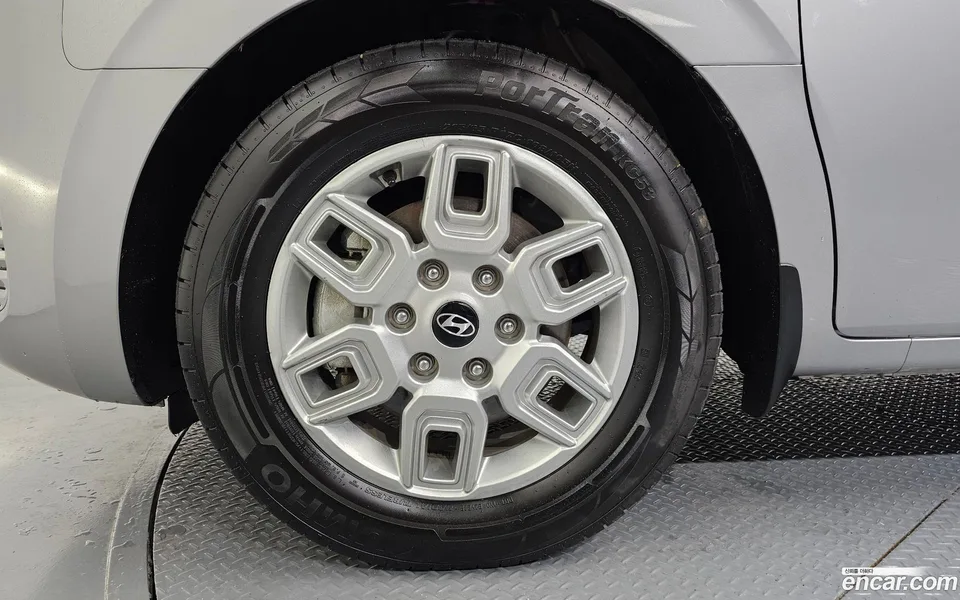 Hyundai Staria 5 2024 — миниатюра 2