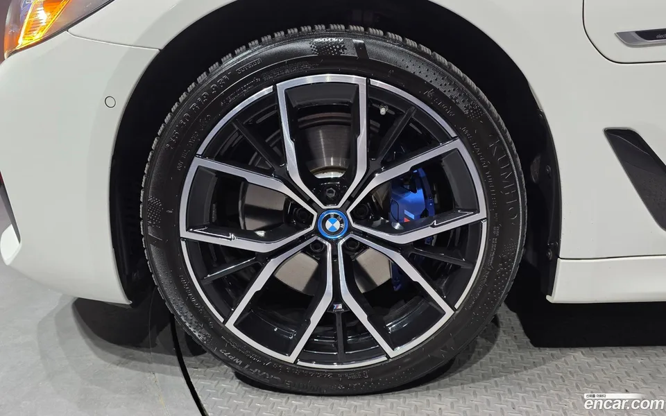 BMW 5 Series 530e M 2023 — миниатюра 2