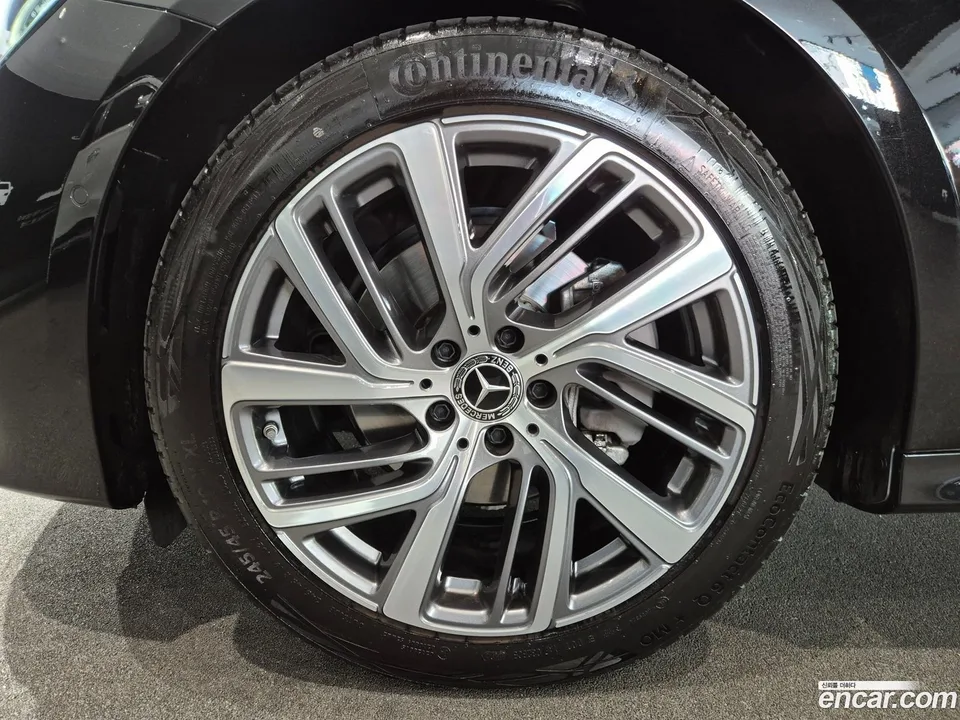 Mercedes-Benz E-Class E220d 4MATIC 2025 — миниатюра 5