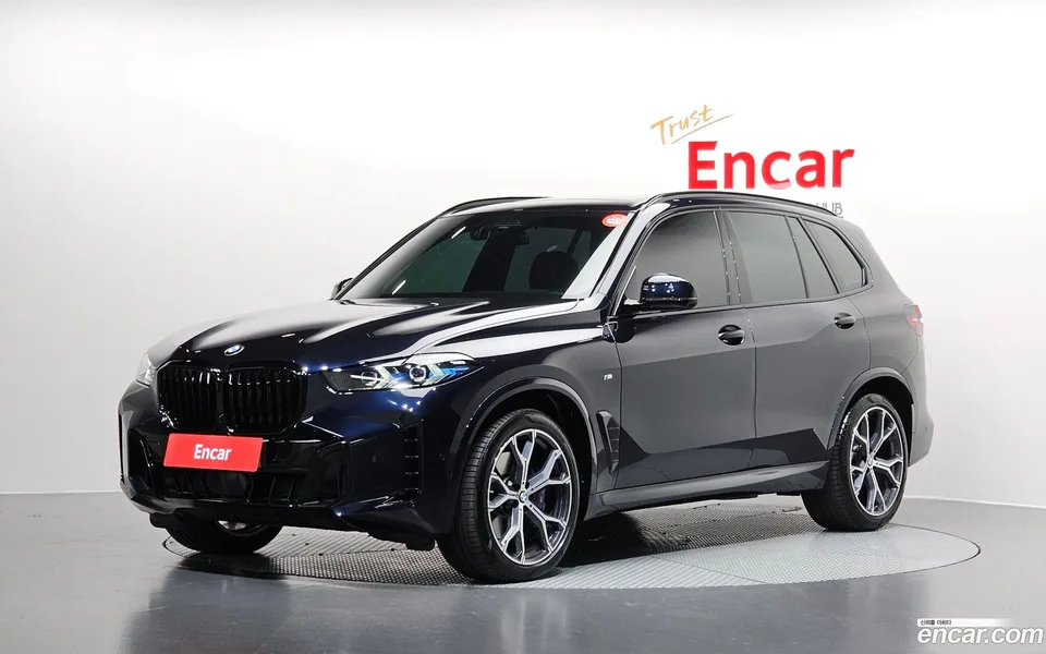 BMW X5 xDrive 40i M 2025 — фото 1, купить с доставкой в Москву