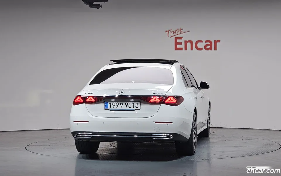Mercedes-Benz E-Class E300 4MATIC 2024 — миниатюра 4
