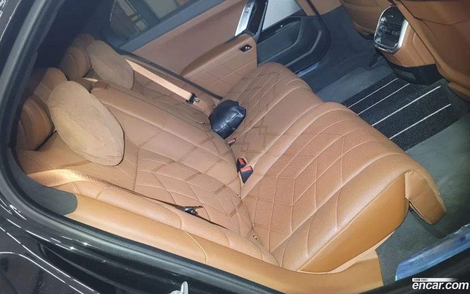 BMW 7 Series 740i sDrive M 2023 — миниатюра 2