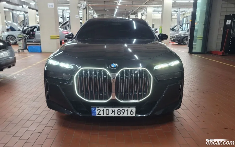 BMW 7 Series 740i sDrive M 2023 — миниатюра 3