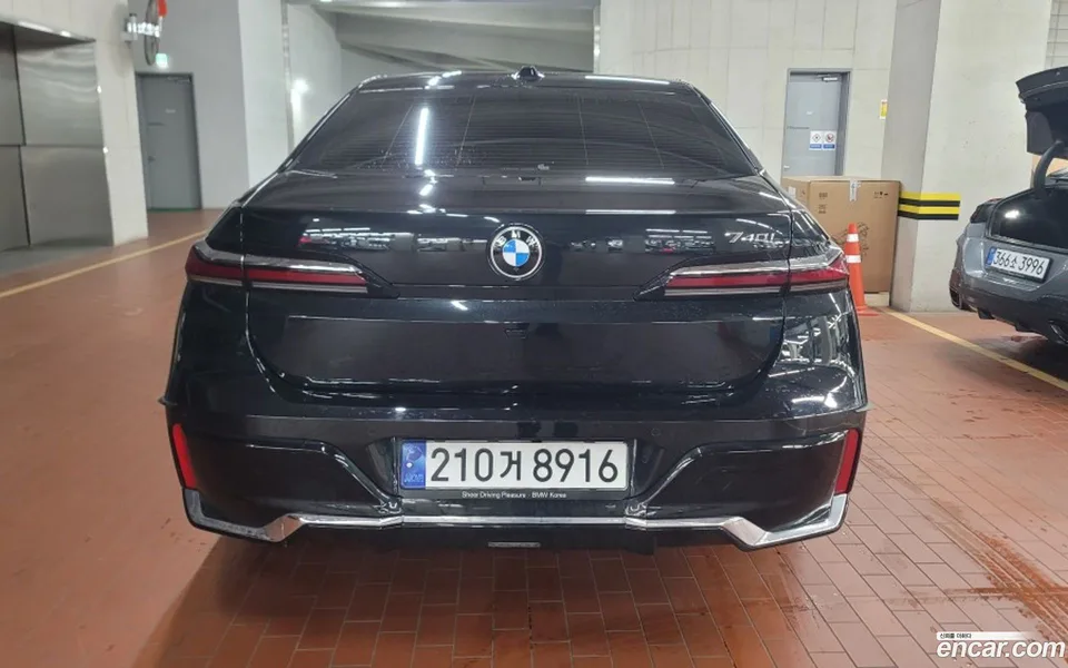 BMW 7 Series 740i sDrive M 2023 — миниатюра 4